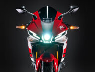 La gama supersport de Yamaha se viste de blanco y rojo por su 70º Aniversario 15 Yamaha R3 2026 detalles17