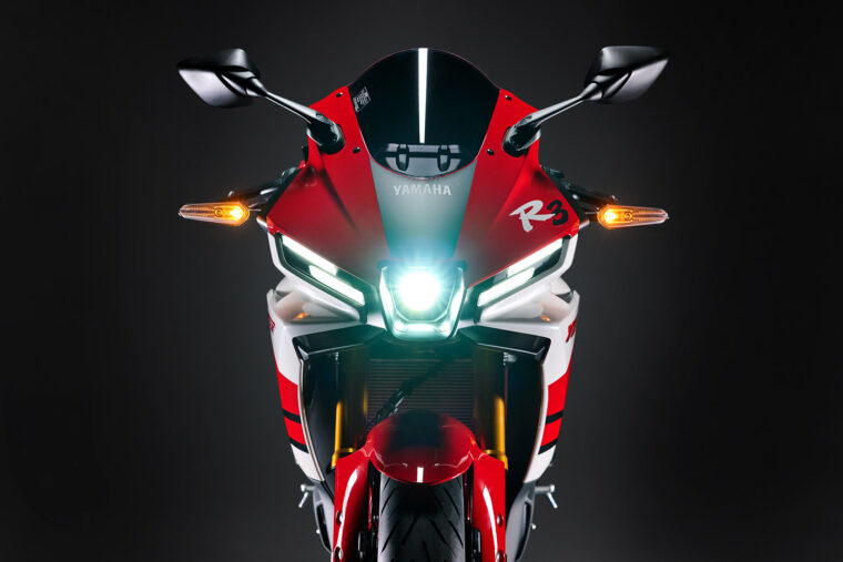 La gama supersport de Yamaha se viste de blanco y rojo por su 70º Aniversario 14 Yamaha R3 2026 detalles17