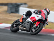 La gama supersport de Yamaha se viste de blanco y rojo por su 70º Aniversario 21 Yamaha R9 2026 accion40