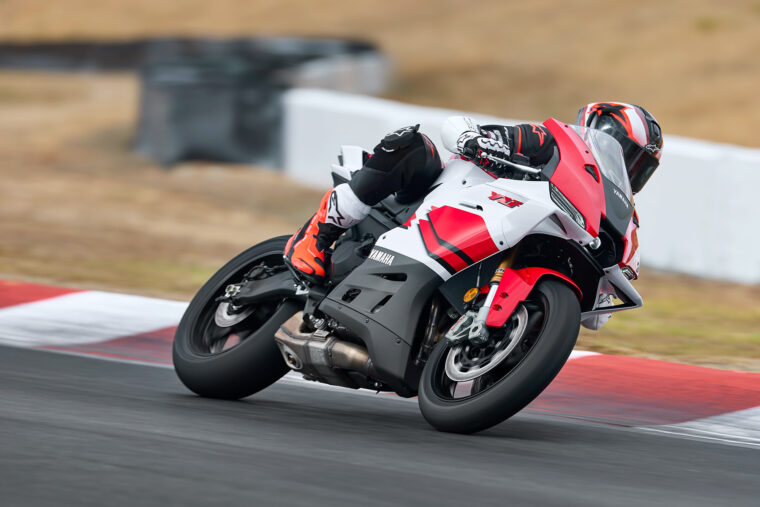 Yamaha-R9-2026-accion40