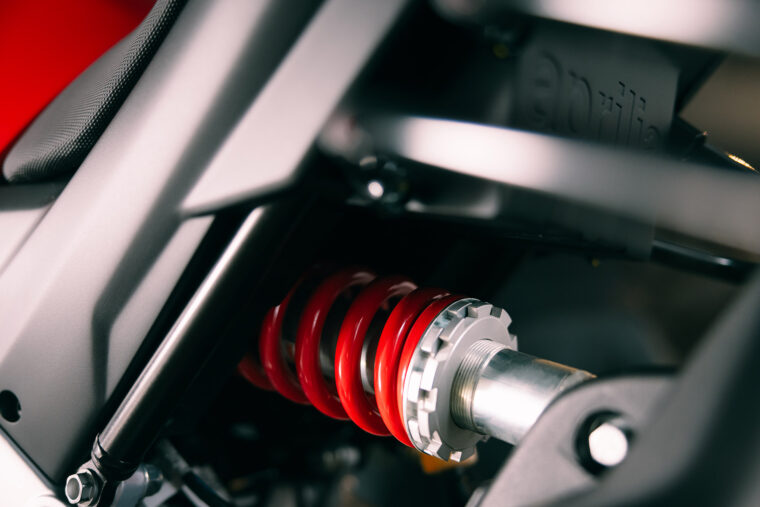 Aprilia-Tuono-457-2025-detalles11