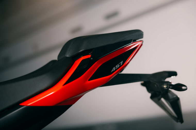 Aprilia-Tuono-457-2025-detalles15