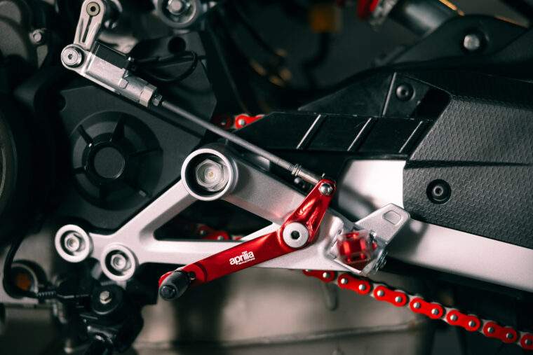 Aprilia-Tuono-457-2025-detalles16