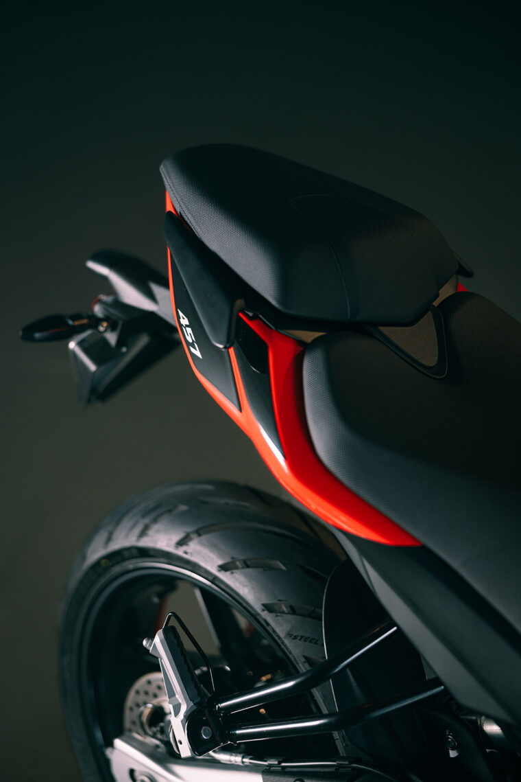 Aprilia-Tuono-457-2025-detalles22