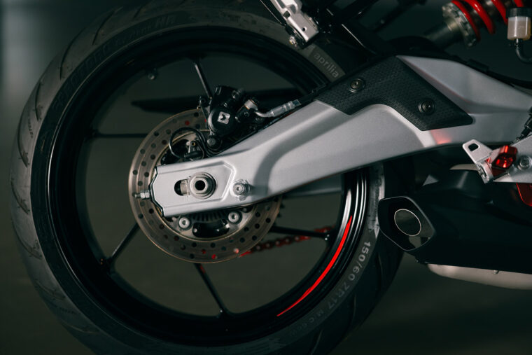 Aprilia-Tuono-457-2025-detalles30