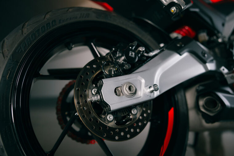 Aprilia-Tuono-457-2025-detalles31