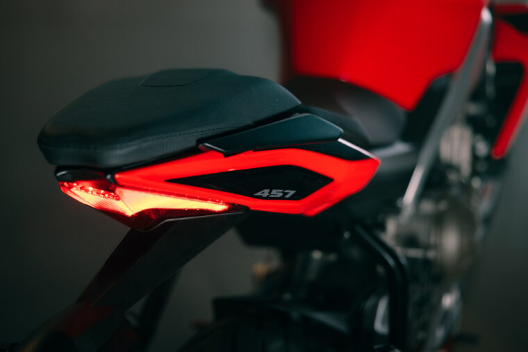 Aprilia-Tuono-457-2025-detalles35