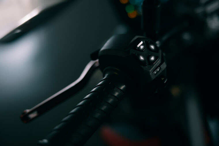 Aprilia-Tuono-457-2025-detalles5