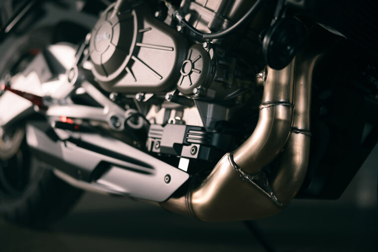 Aprilia-Tuono-457-2025-detalles7