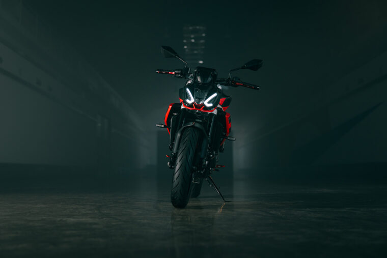 Aprilia-Tuono-457-2025-estaticas10