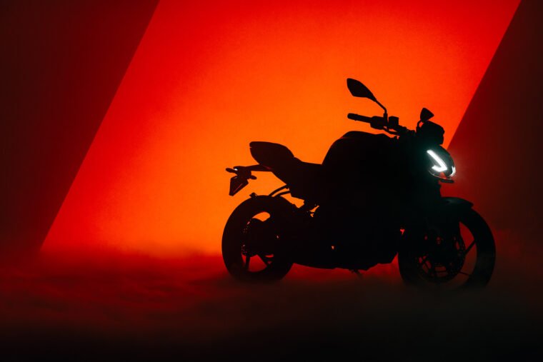 Aprilia-Tuono-457-2025-estaticas2