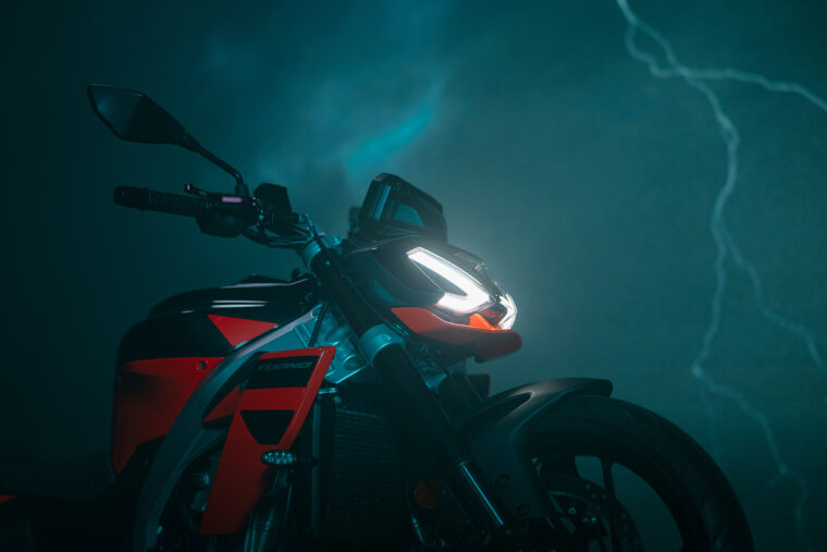 Aprilia-Tuono-457-2025-estaticas3