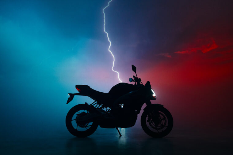 Aprilia-Tuono-457-2025-estaticas7