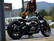 Benda Napoleon Bob 250 y motor híbrido como novedades de la marca mostrada en el EICMA 2024 14 Benda Napoleon Bob 250 2025 accion6