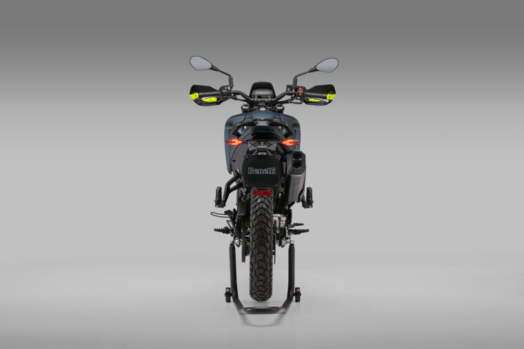 Benelli-BKX-125-2025-estudio1