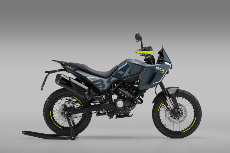 Benelli-BKX-125-2025-estudio3