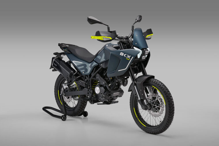 Benelli-BKX-125-2025-estudio4