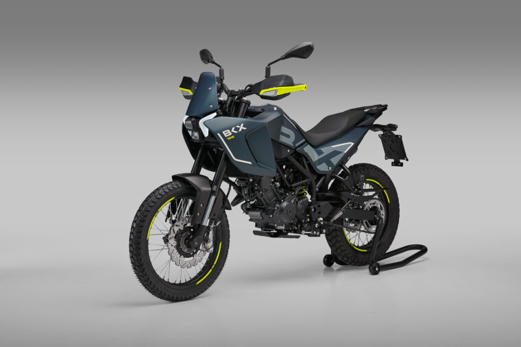 Benelli-BKX-125-2025-estudio6