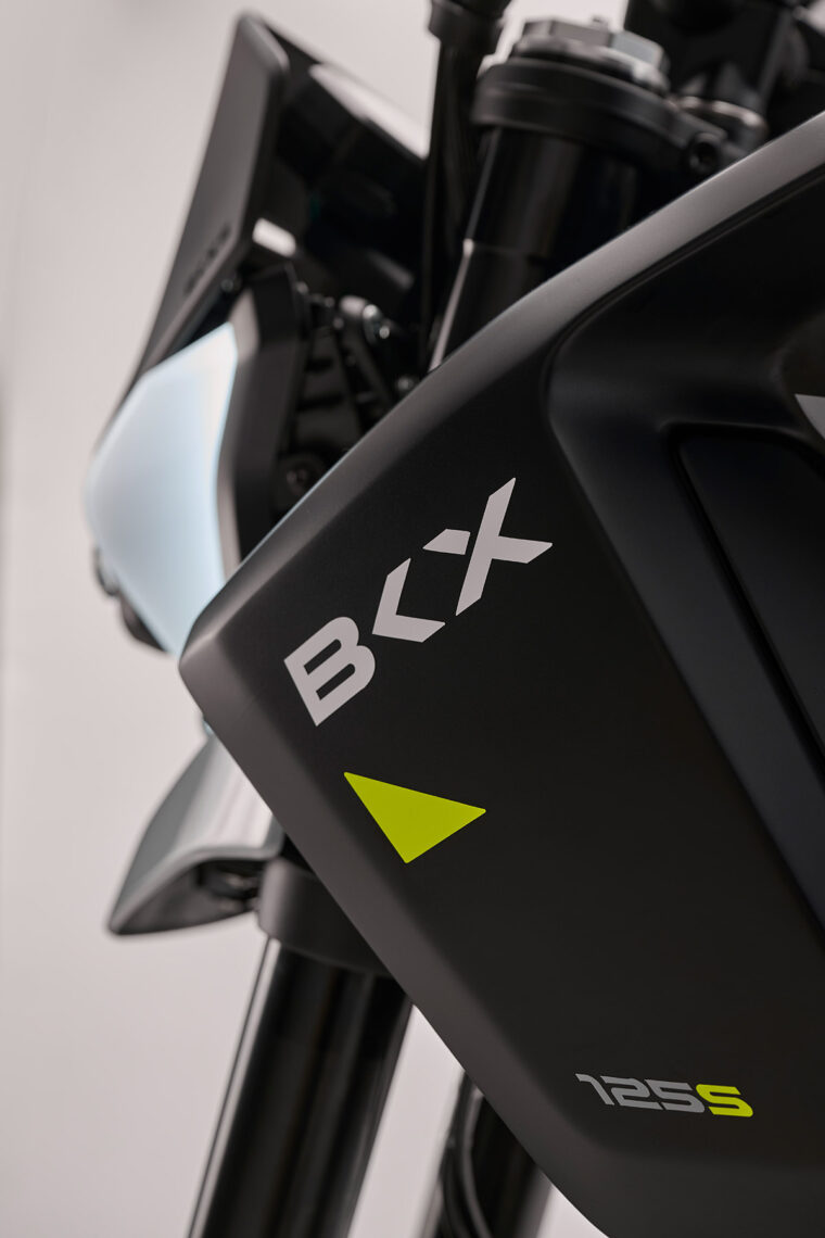 Benelli-BKX-125-S-2025-detalles1
