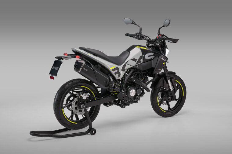 Benelli-BKX-125-S-2025-estudio2