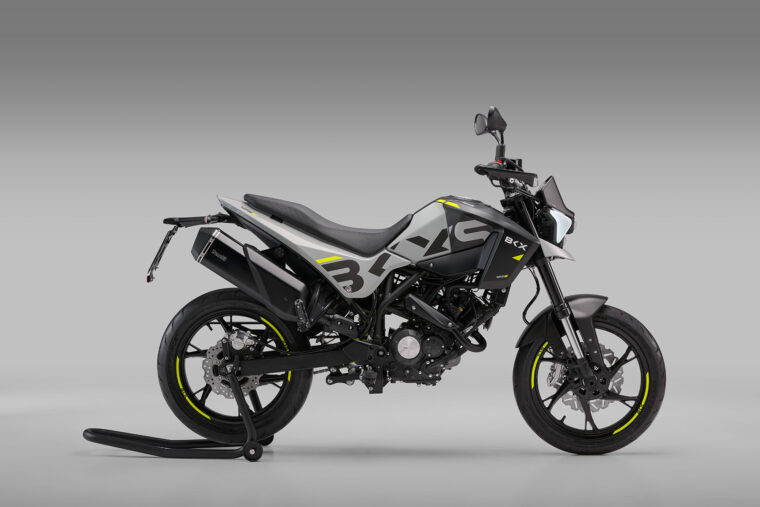 Benelli-BKX-125-S-2025-estudio3