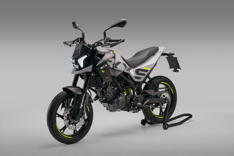 Benelli-BKX-125-S-2025-estudio6