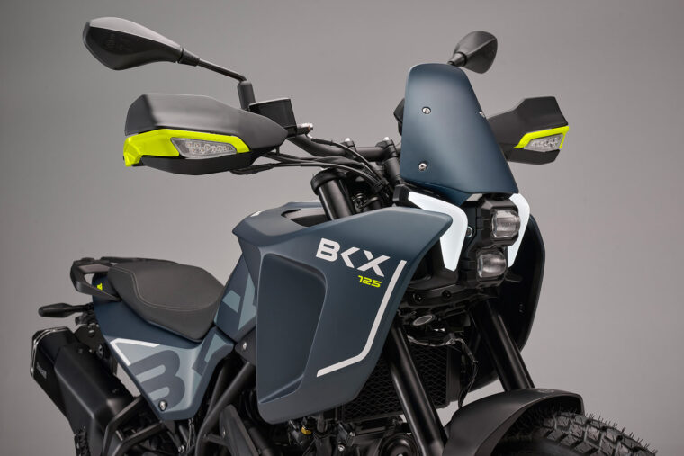 Benelli-BKX-125-detalles3