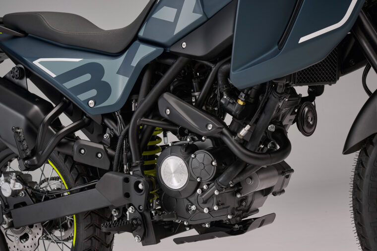 Benelli-BKX-125-detalles4
