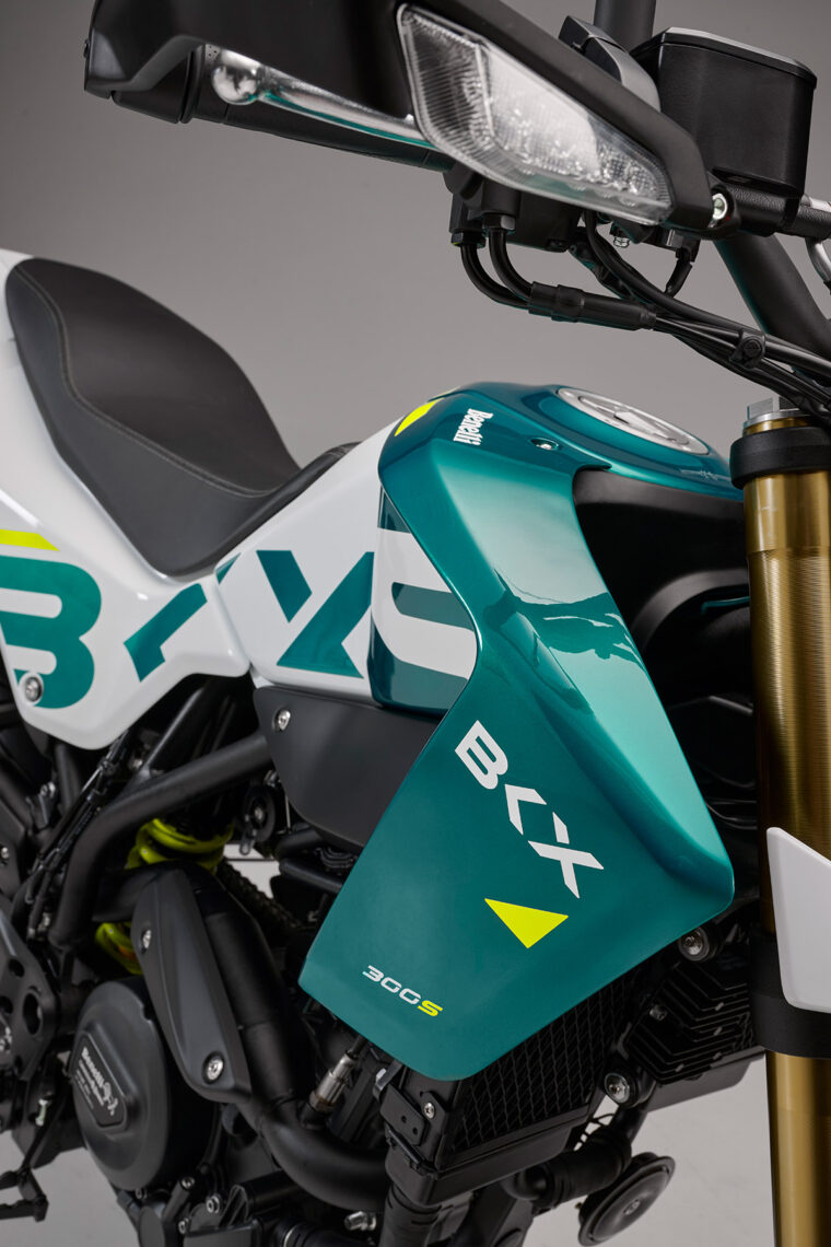 Benelli-BKX-300-S-2025-detalles3