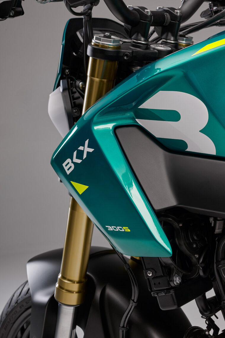 Benelli-BKX-300-S-2025-detalles6