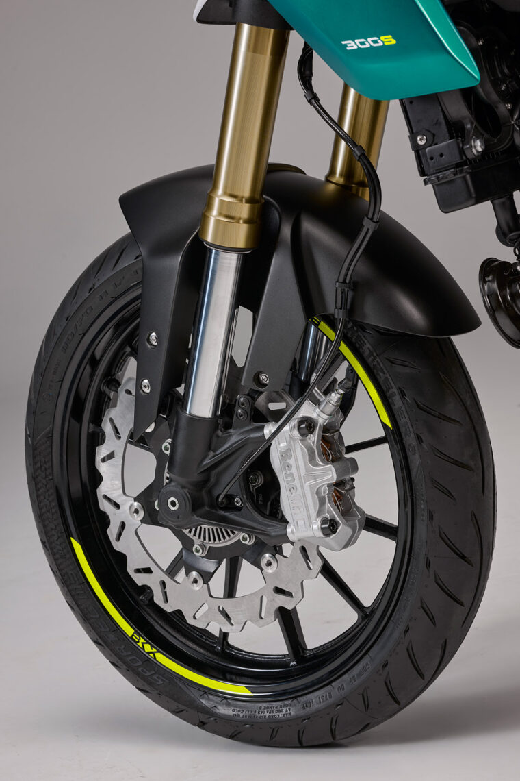 Benelli-BKX-300-S-2025-detalles7