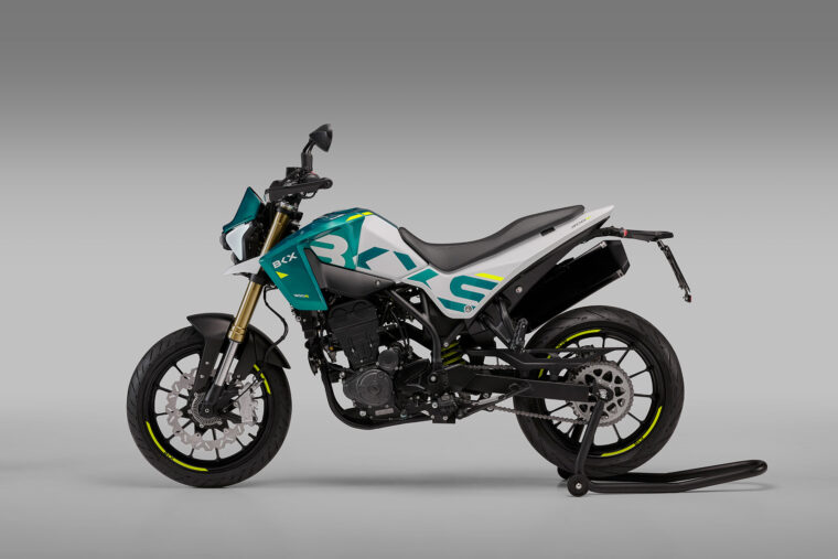Benelli-BKX-300-S-2025-estudio1