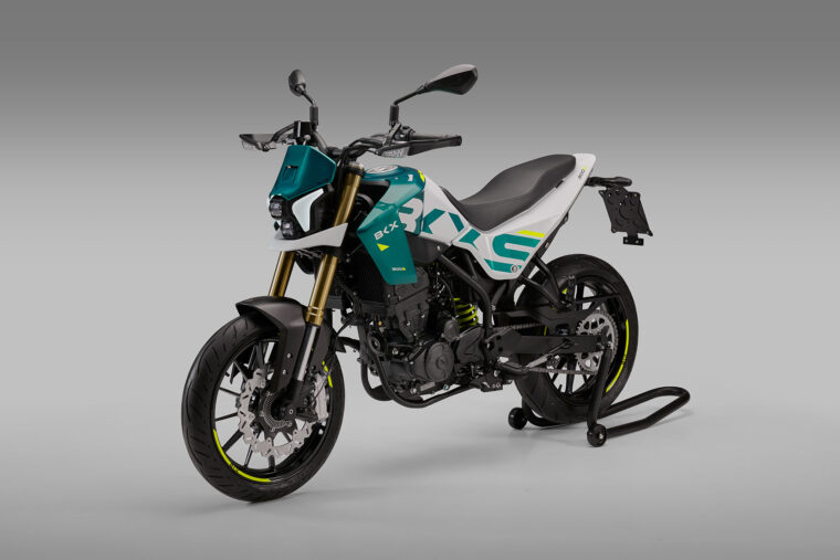 Benelli-BKX-300-S-2025-estudio2