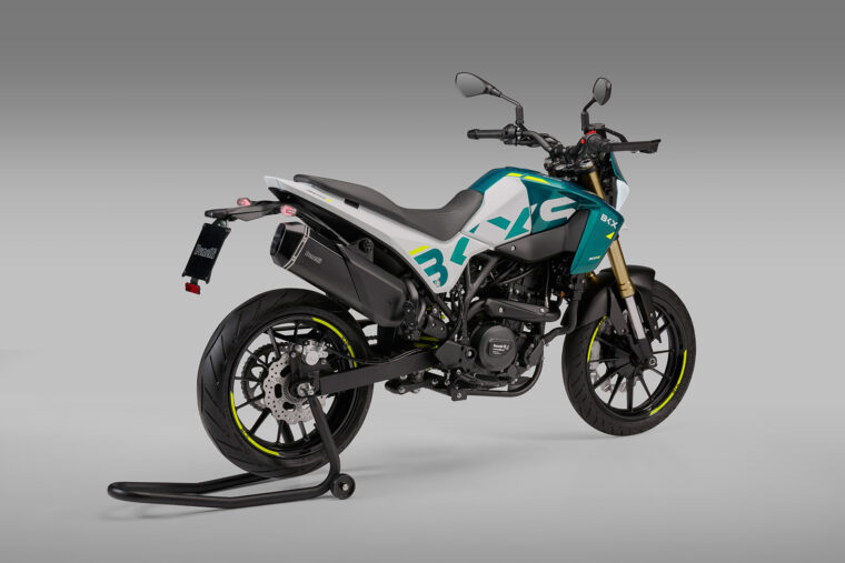 Benelli-BKX-300-S-2025-estudio3