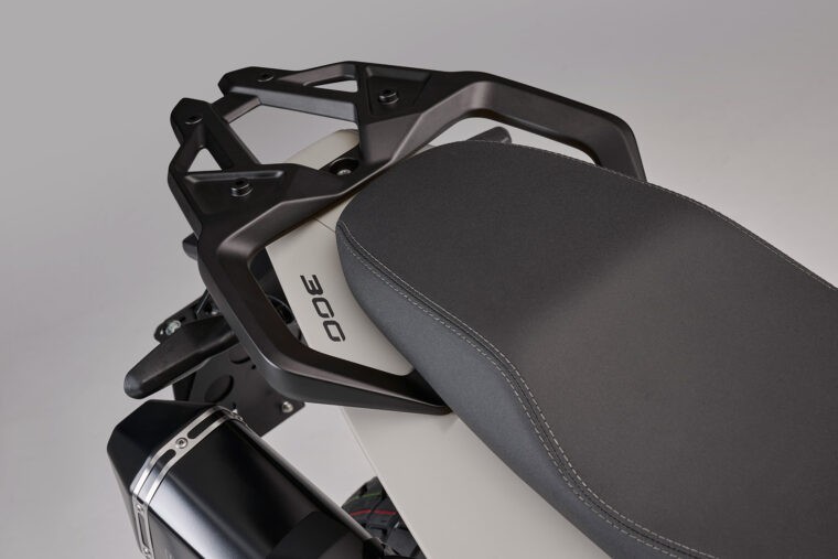 Benelli-BKX-300-detalles1