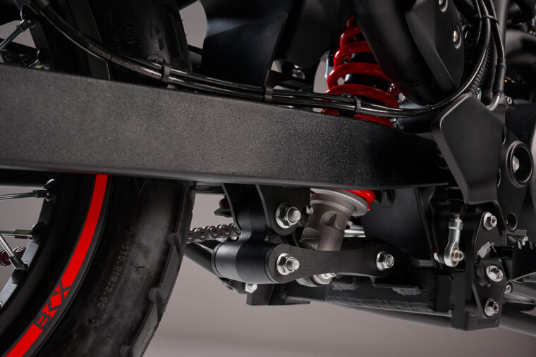 Benelli-BKX-300-detalles6