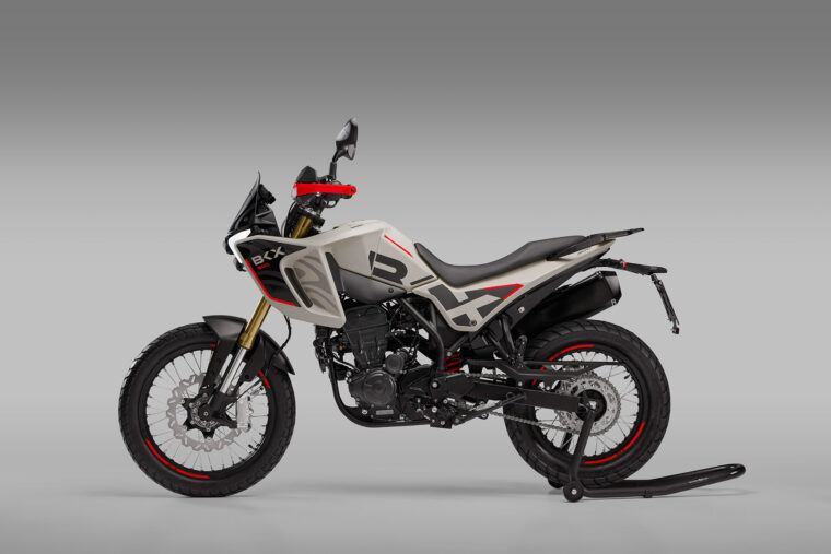 Benelli-BKX-300-estudio2