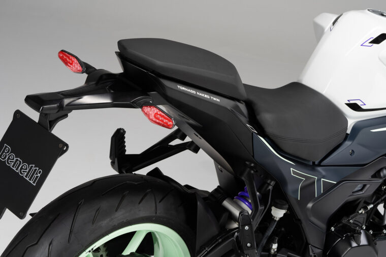 Benelli-Naked-Twin-500-2025-detalles10