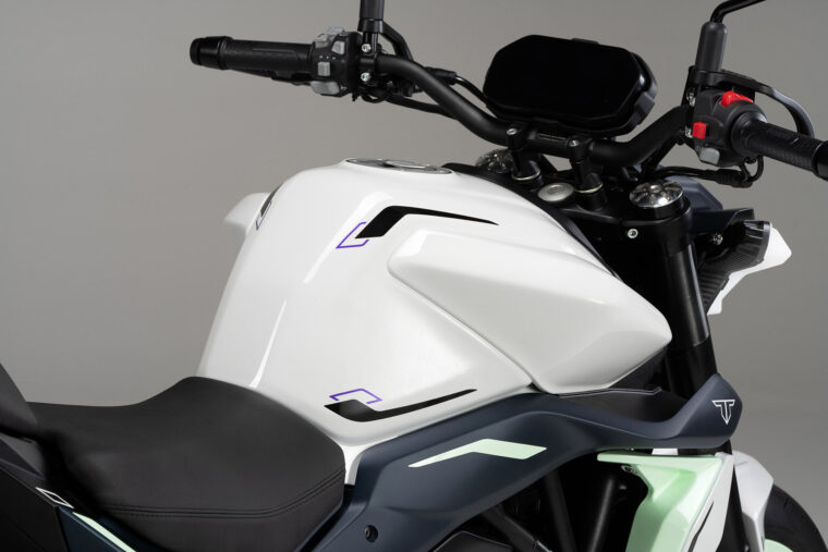 Benelli-Naked-Twin-500-2025-detalles3