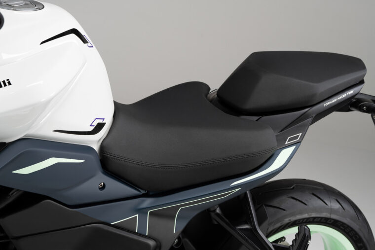 Benelli-Naked-Twin-500-2025-detalles4