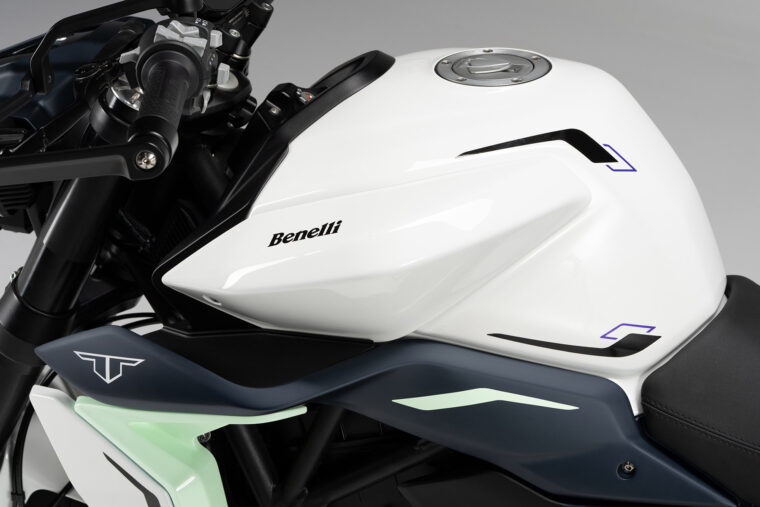 Benelli-Naked-Twin-500-2025-detalles5