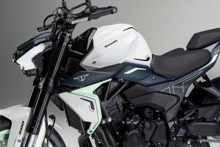 Benelli-Naked-Twin-500-2025-detalles6