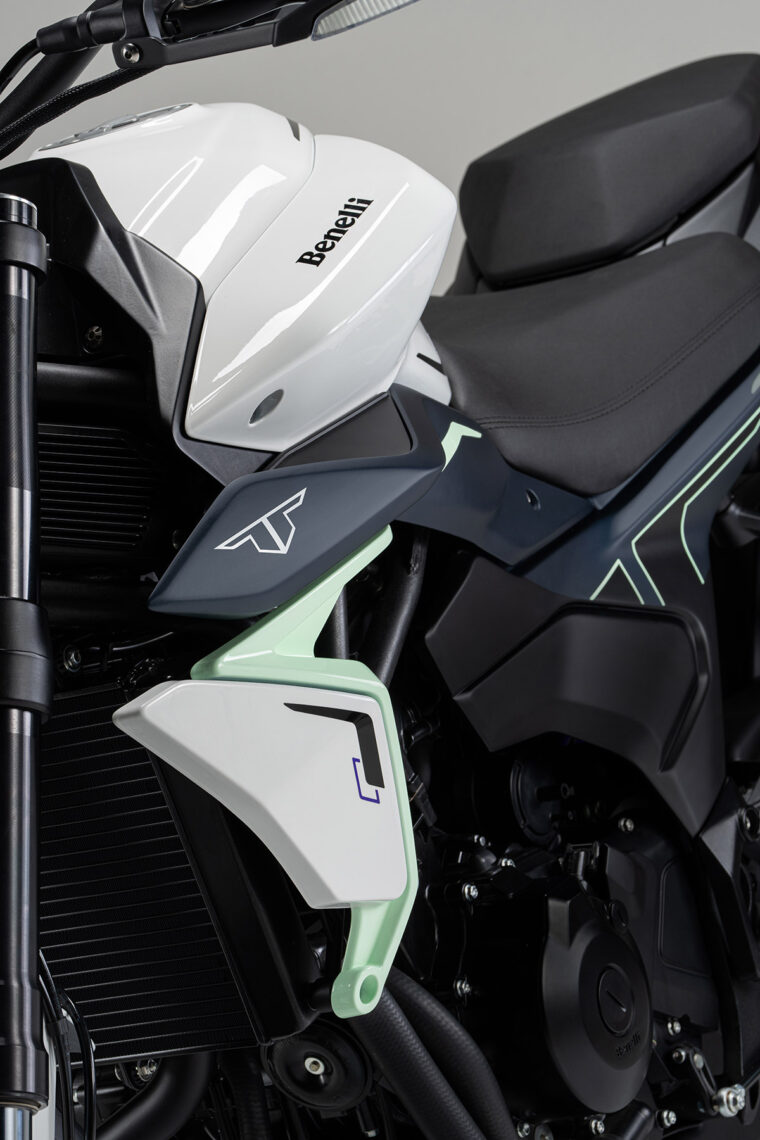 Benelli-Naked-Twin-500-2025-detalles7