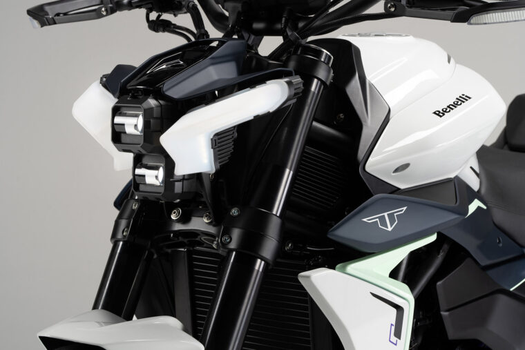 Benelli-Naked-Twin-500-2025-detalles8