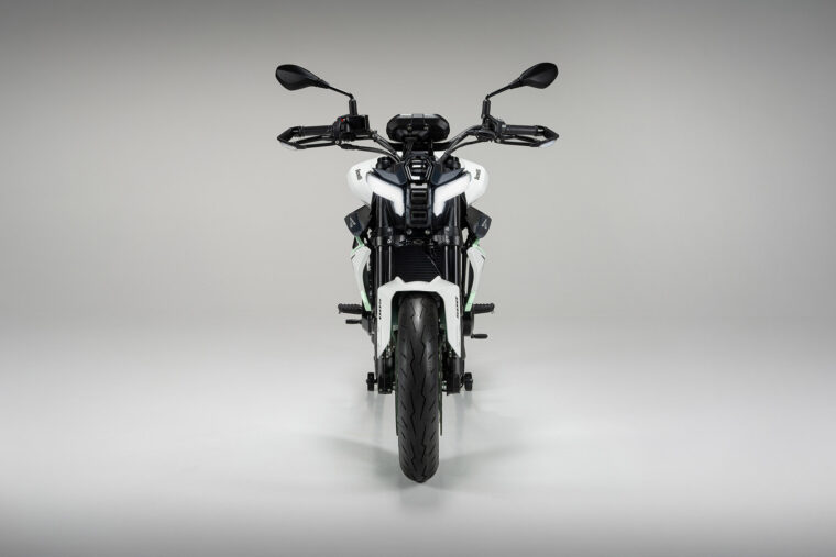 Benelli-Naked-Twin-500-2025-estudio2
