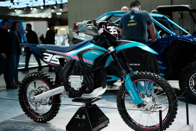CFMoto en el EICMA 2024: ¡Tricilíndricas 675, motocross eléctrica, brutal prototipo de superdeportiva y el motor V4 de 212 cv! 19 CFMoto CF X Concept EICMA 2