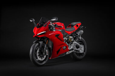 Ducati Panigale V2 2025 estudio2
