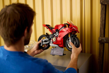 Ducati Panigale V4 S LEGO Technic 2