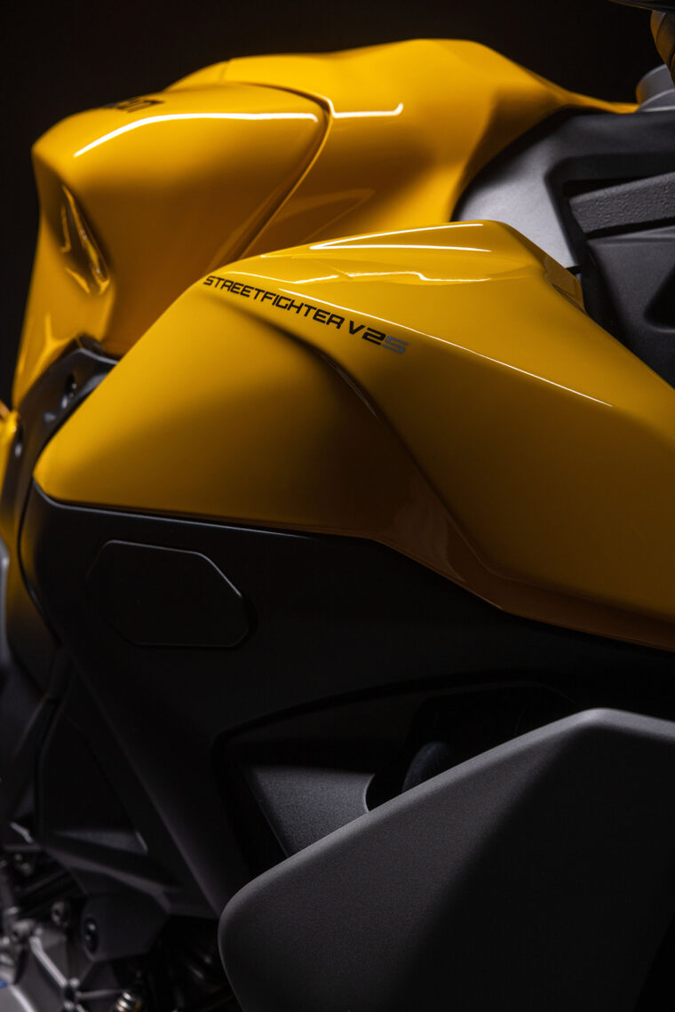 Ducati-Streetfighter-V2-S-2026-amarillo-detalles15