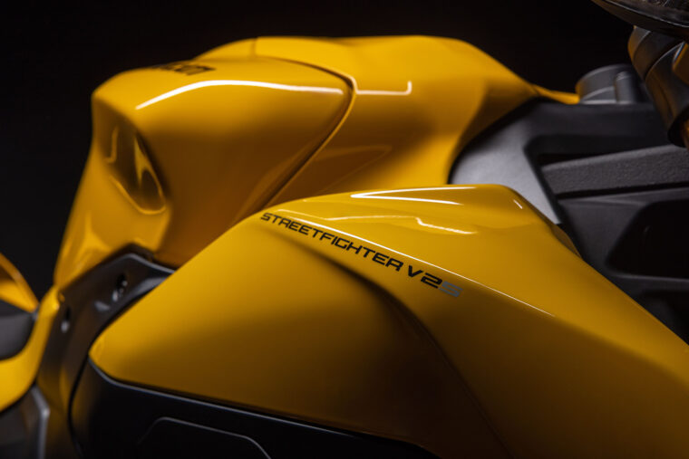 Ducati-Streetfighter-V2-S-2026-amarillo-detalles16